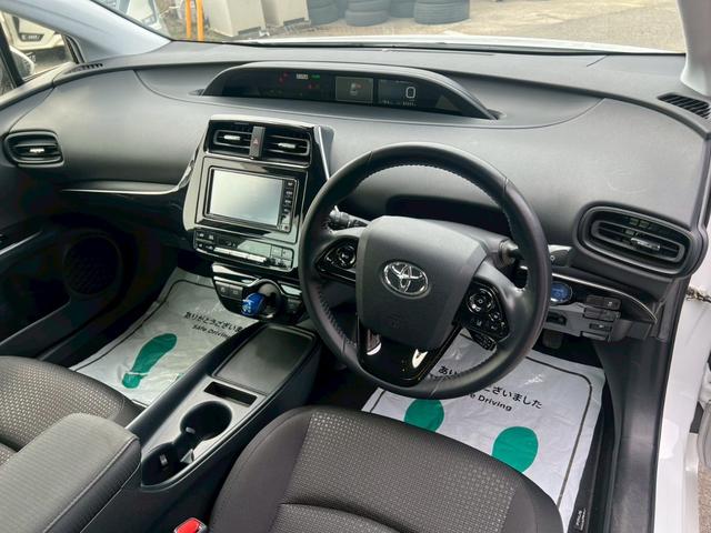 プリウス 　衝突軽減ブレーキ・ナビ・Ｂｌｕｅｔｏｏｔｈ・リアクリアランスソナー・ラジオ・バックカメラ・ＥＴＣ車載器・横滑り防止装置・レーンアシスト・プッシュスタート・スマートキー・オートライト・ＬＥＤヘッドライト（48枚目）