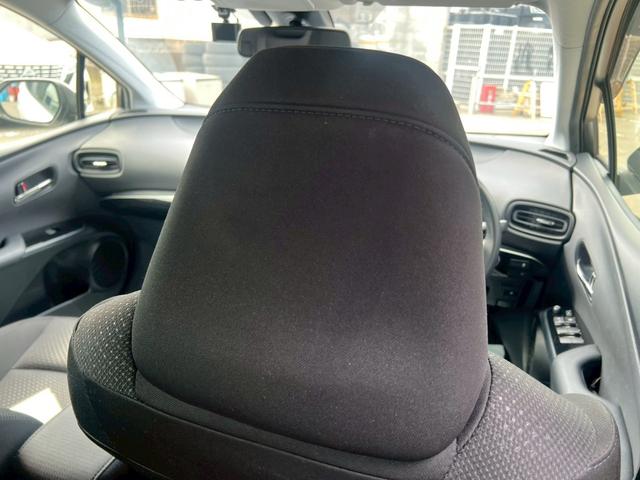 プリウス 　衝突軽減ブレーキ・ナビ・Ｂｌｕｅｔｏｏｔｈ・リアクリアランスソナー・ラジオ・バックカメラ・ＥＴＣ車載器・横滑り防止装置・レーンアシスト・プッシュスタート・スマートキー・オートライト・ＬＥＤヘッドライト（53枚目）