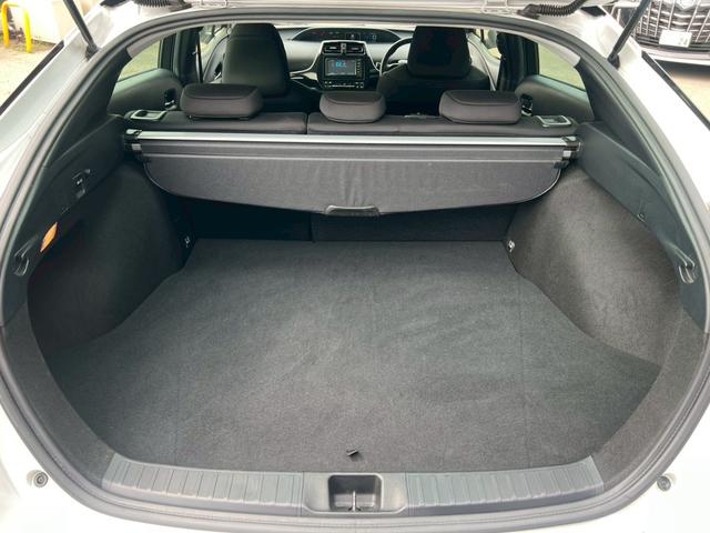 プリウス 　衝突軽減ブレーキ・ナビ・Ｂｌｕｅｔｏｏｔｈ・リアクリアランスソナー・ラジオ・バックカメラ・ＥＴＣ車載器・横滑り防止装置・レーンアシスト・プッシュスタート・スマートキー・オートライト・ＬＥＤヘッドライト（59枚目）