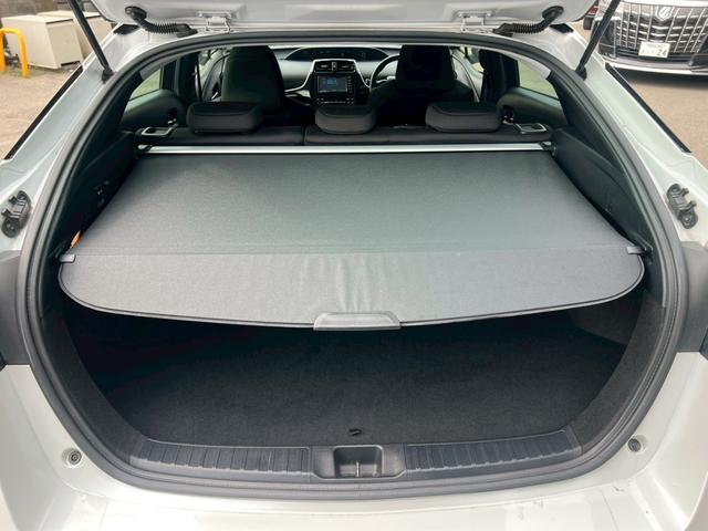 プリウス 　衝突軽減ブレーキ・ナビ・Ｂｌｕｅｔｏｏｔｈ・リアクリアランスソナー・ラジオ・バックカメラ・ＥＴＣ車載器・横滑り防止装置・レーンアシスト・プッシュスタート・スマートキー・オートライト・ＬＥＤヘッドライト（60枚目）
