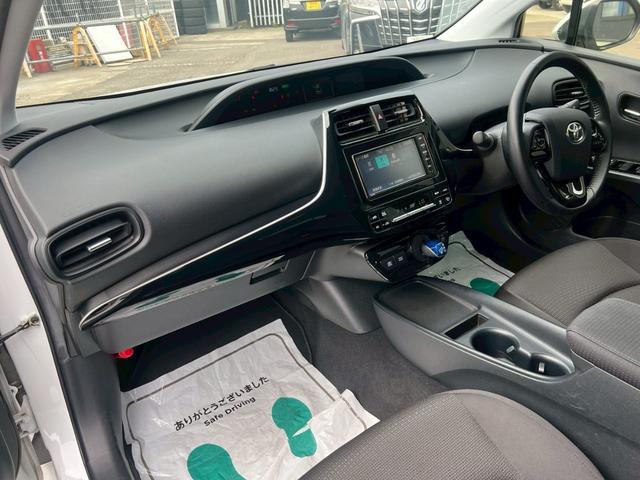 プリウス 　衝突軽減ブレーキ・ナビ・Ｂｌｕｅｔｏｏｔｈ・リアクリアランスソナー・ラジオ・バックカメラ・ＥＴＣ車載器・横滑り防止装置・レーンアシスト・プッシュスタート・スマートキー・オートライト・ＬＥＤヘッドライト（67枚目）