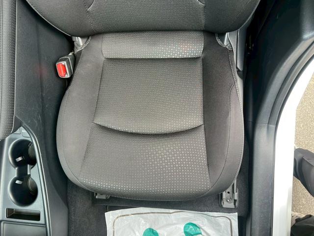 プリウス 　衝突軽減ブレーキ・ナビ・Ｂｌｕｅｔｏｏｔｈ・リアクリアランスソナー・ラジオ・バックカメラ・ＥＴＣ車載器・横滑り防止装置・レーンアシスト・プッシュスタート・スマートキー・オートライト・ＬＥＤヘッドライト（70枚目）