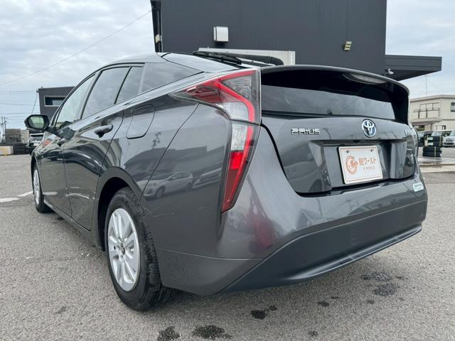 プリウス Ｓ　ナビ・・Ｂｌｕｅｔｏｏｔｈ・テレビ・ＡＭ・ＦＭ・バックカメラ・ＥＴＣ車載器・横滑り防止措置・車両接近通報・プッシュスタート・スマートキー・ステアリングリモコン・電動格納ミラー・パワーウィンドウ・ＡＢＳ（19枚目）