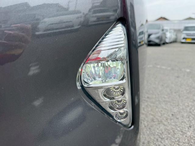 プリウス Ｓ　ナビ・・Ｂｌｕｅｔｏｏｔｈ・テレビ・ＡＭ・ＦＭ・バックカメラ・ＥＴＣ車載器・横滑り防止措置・車両接近通報・プッシュスタート・スマートキー・ステアリングリモコン・電動格納ミラー・パワーウィンドウ・ＡＢＳ（25枚目）
