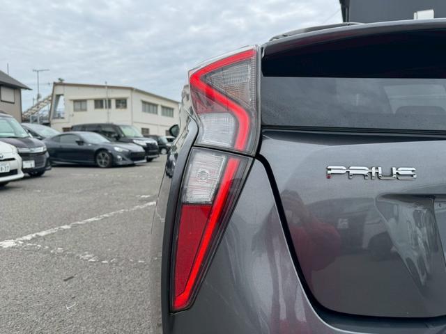 プリウス Ｓ　ナビ・・Ｂｌｕｅｔｏｏｔｈ・テレビ・ＡＭ・ＦＭ・バックカメラ・ＥＴＣ車載器・横滑り防止措置・車両接近通報・プッシュスタート・スマートキー・ステアリングリモコン・電動格納ミラー・パワーウィンドウ・ＡＢＳ（26枚目）