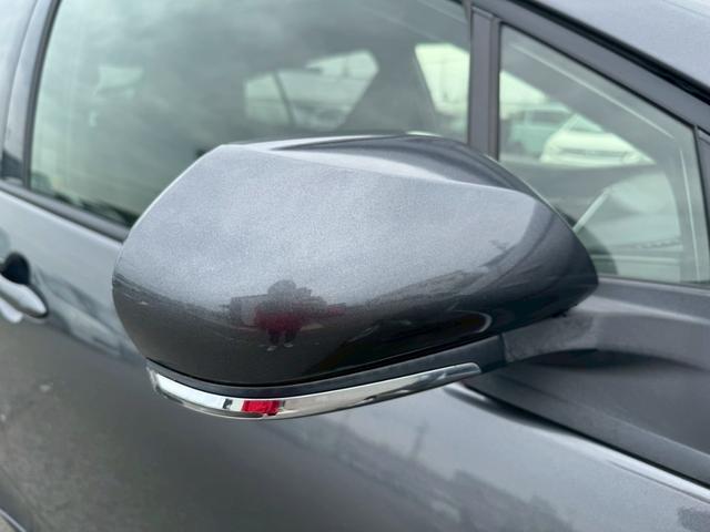 プリウス Ｓ　ナビ・・Ｂｌｕｅｔｏｏｔｈ・テレビ・ＡＭ・ＦＭ・バックカメラ・ＥＴＣ車載器・横滑り防止措置・車両接近通報・プッシュスタート・スマートキー・ステアリングリモコン・電動格納ミラー・パワーウィンドウ・ＡＢＳ（28枚目）