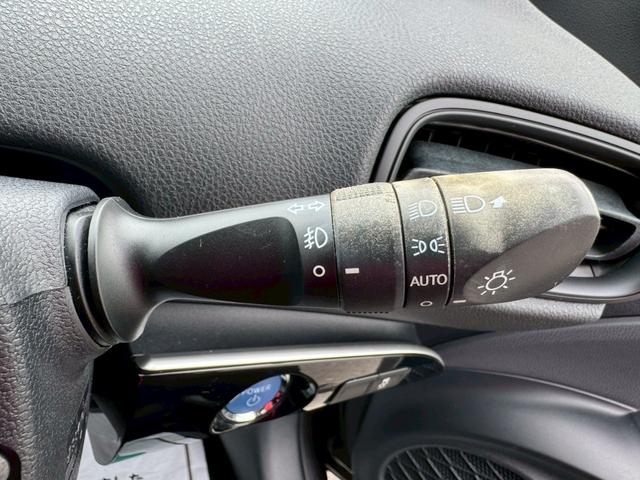 プリウス Ｓ　ナビ・・Ｂｌｕｅｔｏｏｔｈ・テレビ・ＡＭ・ＦＭ・バックカメラ・ＥＴＣ車載器・横滑り防止措置・車両接近通報・プッシュスタート・スマートキー・ステアリングリモコン・電動格納ミラー・パワーウィンドウ・ＡＢＳ（37枚目）