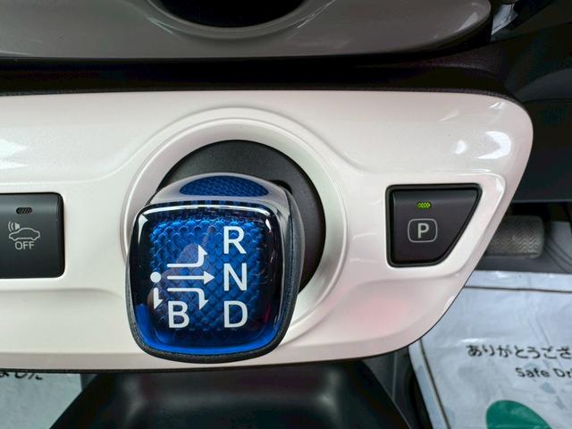 プリウス Ｓ　ナビ・・Ｂｌｕｅｔｏｏｔｈ・テレビ・ＡＭ・ＦＭ・バックカメラ・ＥＴＣ車載器・横滑り防止措置・車両接近通報・プッシュスタート・スマートキー・ステアリングリモコン・電動格納ミラー・パワーウィンドウ・ＡＢＳ（38枚目）