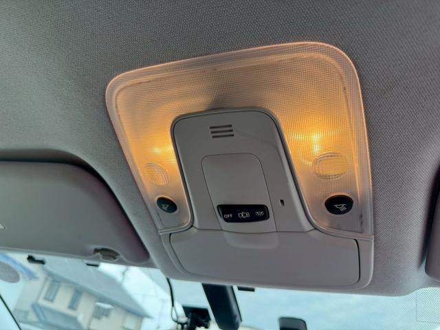 プリウス Ｓ　ナビ・・Ｂｌｕｅｔｏｏｔｈ・テレビ・ＡＭ・ＦＭ・バックカメラ・ＥＴＣ車載器・横滑り防止措置・車両接近通報・プッシュスタート・スマートキー・ステアリングリモコン・電動格納ミラー・パワーウィンドウ・ＡＢＳ（44枚目）