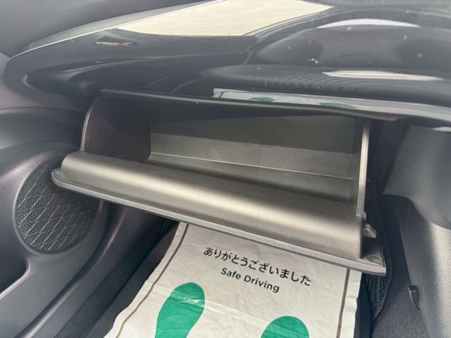 プリウス Ｓ　ナビ・・Ｂｌｕｅｔｏｏｔｈ・テレビ・ＡＭ・ＦＭ・バックカメラ・ＥＴＣ車載器・横滑り防止措置・車両接近通報・プッシュスタート・スマートキー・ステアリングリモコン・電動格納ミラー・パワーウィンドウ・ＡＢＳ（46枚目）