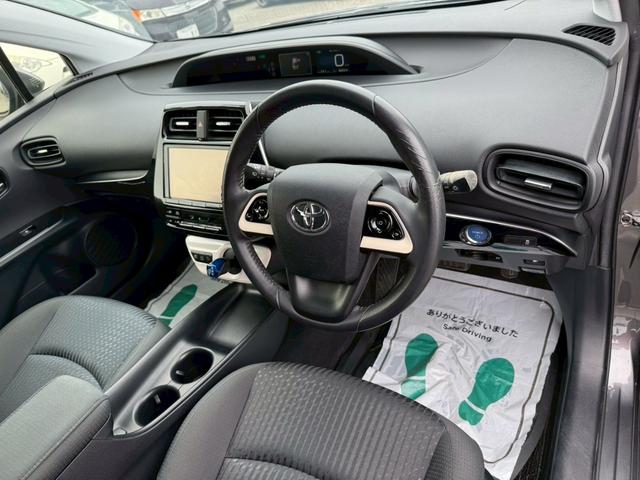プリウス Ｓ　ナビ・・Ｂｌｕｅｔｏｏｔｈ・テレビ・ＡＭ・ＦＭ・バックカメラ・ＥＴＣ車載器・横滑り防止措置・車両接近通報・プッシュスタート・スマートキー・ステアリングリモコン・電動格納ミラー・パワーウィンドウ・ＡＢＳ（47枚目）