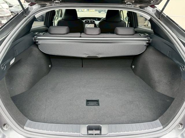 プリウス Ｓ　ナビ・・Ｂｌｕｅｔｏｏｔｈ・テレビ・ＡＭ・ＦＭ・バックカメラ・ＥＴＣ車載器・横滑り防止措置・車両接近通報・プッシュスタート・スマートキー・ステアリングリモコン・電動格納ミラー・パワーウィンドウ・ＡＢＳ（58枚目）