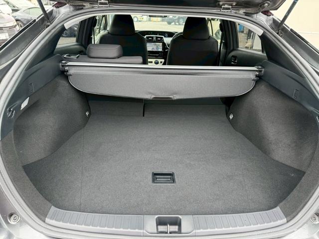 プリウス Ｓ　ナビ・・Ｂｌｕｅｔｏｏｔｈ・テレビ・ＡＭ・ＦＭ・バックカメラ・ＥＴＣ車載器・横滑り防止措置・車両接近通報・プッシュスタート・スマートキー・ステアリングリモコン・電動格納ミラー・パワーウィンドウ・ＡＢＳ（59枚目）