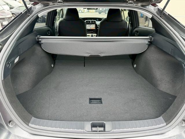 プリウス Ｓ　ナビ・・Ｂｌｕｅｔｏｏｔｈ・テレビ・ＡＭ・ＦＭ・バックカメラ・ＥＴＣ車載器・横滑り防止措置・車両接近通報・プッシュスタート・スマートキー・ステアリングリモコン・電動格納ミラー・パワーウィンドウ・ＡＢＳ（60枚目）