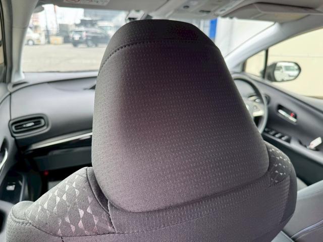 プリウス Ｓ　ナビ・・Ｂｌｕｅｔｏｏｔｈ・テレビ・ＡＭ・ＦＭ・バックカメラ・ＥＴＣ車載器・横滑り防止措置・車両接近通報・プッシュスタート・スマートキー・ステアリングリモコン・電動格納ミラー・パワーウィンドウ・ＡＢＳ（61枚目）