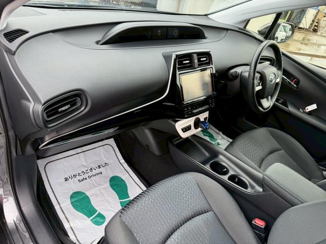 プリウス Ｓ　ナビ・・Ｂｌｕｅｔｏｏｔｈ・テレビ・ＡＭ・ＦＭ・バックカメラ・ＥＴＣ車載器・横滑り防止措置・車両接近通報・プッシュスタート・スマートキー・ステアリングリモコン・電動格納ミラー・パワーウィンドウ・ＡＢＳ（67枚目）