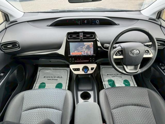 プリウス Ｓ　ナビ・・Ｂｌｕｅｔｏｏｔｈ・テレビ・ＡＭ・ＦＭ・バックカメラ・ＥＴＣ車載器・横滑り防止措置・車両接近通報・プッシュスタート・スマートキー・ステアリングリモコン・電動格納ミラー・パワーウィンドウ・ＡＢＳ（74枚目）