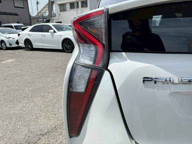 プリウス 　ナビ・Ｂｌｕｅｔｏｏｔｈ・テレビ・ＥＴＣ車載器・シートヒーター・クルーズコントロール・横滑り防止車載器・プッシュスタート・スマートキー・レーンアシスト・障害物センサーアイドリングストップ（27枚目）