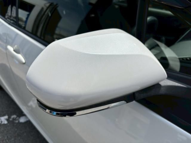 プリウス 　ナビ・Ｂｌｕｅｔｏｏｔｈ・テレビ・ＥＴＣ車載器・シートヒーター・クルーズコントロール・横滑り防止車載器・プッシュスタート・スマートキー・レーンアシスト・障害物センサーアイドリングストップ（29枚目）