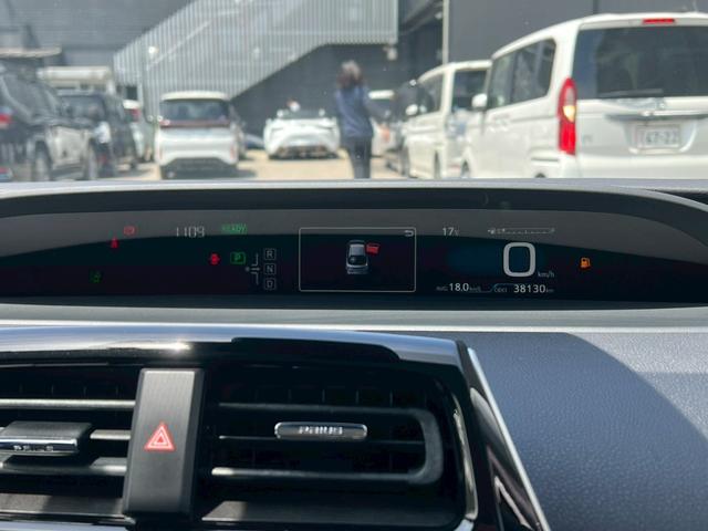 プリウス 　ナビ・Ｂｌｕｅｔｏｏｔｈ・テレビ・ＥＴＣ車載器・シートヒーター・クルーズコントロール・横滑り防止車載器・プッシュスタート・スマートキー・レーンアシスト・障害物センサーアイドリングストップ（33枚目）