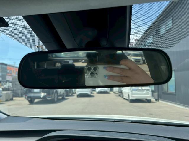 プリウス 　ナビ・Ｂｌｕｅｔｏｏｔｈ・テレビ・ＥＴＣ車載器・シートヒーター・クルーズコントロール・横滑り防止車載器・プッシュスタート・スマートキー・レーンアシスト・障害物センサーアイドリングストップ（43枚目）