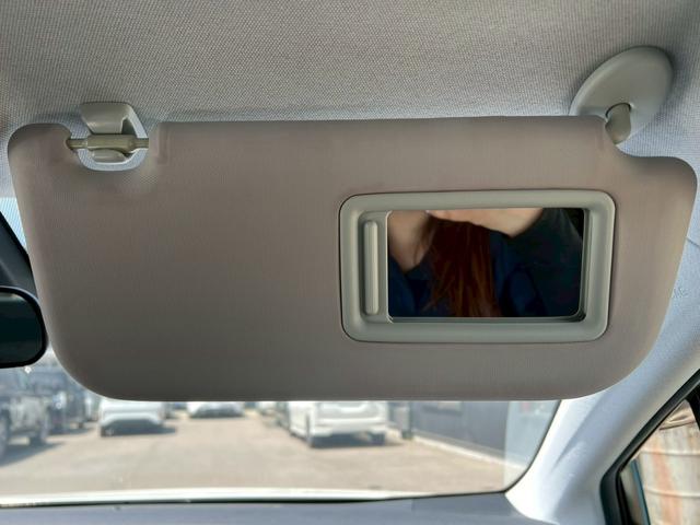 プリウス 　ナビ・Ｂｌｕｅｔｏｏｔｈ・テレビ・ＥＴＣ車載器・シートヒーター・クルーズコントロール・横滑り防止車載器・プッシュスタート・スマートキー・レーンアシスト・障害物センサーアイドリングストップ（45枚目）