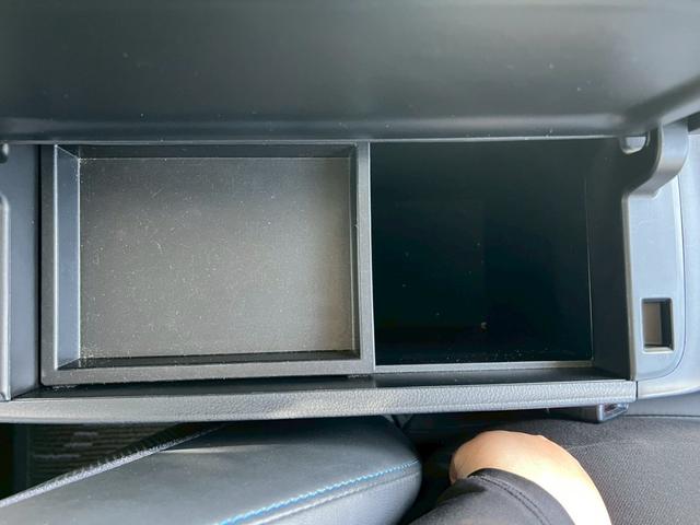 プリウス 　ナビ・Ｂｌｕｅｔｏｏｔｈ・テレビ・ＥＴＣ車載器・シートヒーター・クルーズコントロール・横滑り防止車載器・プッシュスタート・スマートキー・レーンアシスト・障害物センサーアイドリングストップ（47枚目）