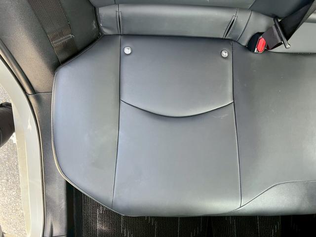 プリウス 　ナビ・Ｂｌｕｅｔｏｏｔｈ・テレビ・ＥＴＣ車載器・シートヒーター・クルーズコントロール・横滑り防止車載器・プッシュスタート・スマートキー・レーンアシスト・障害物センサーアイドリングストップ（58枚目）