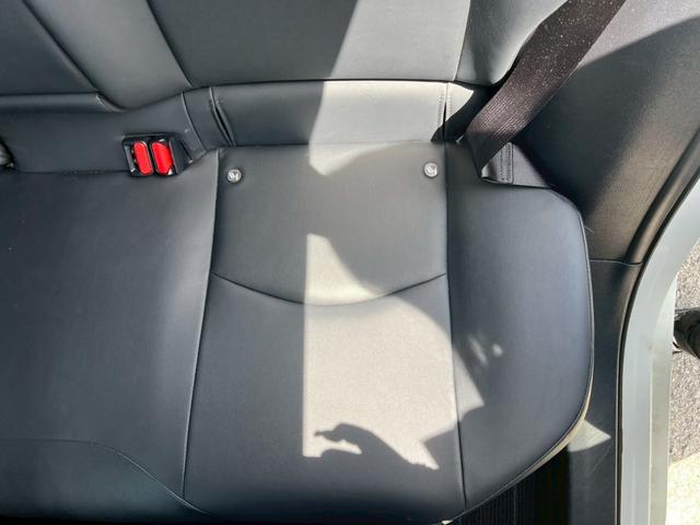 プリウス 　ナビ・Ｂｌｕｅｔｏｏｔｈ・テレビ・ＥＴＣ車載器・シートヒーター・クルーズコントロール・横滑り防止車載器・プッシュスタート・スマートキー・レーンアシスト・障害物センサーアイドリングストップ（65枚目）