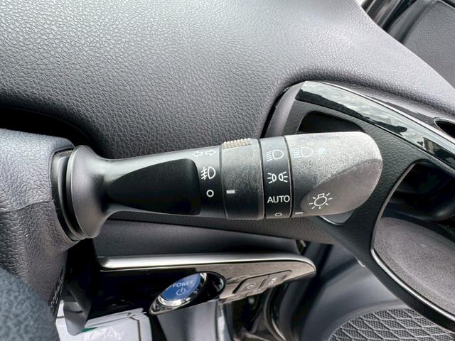 プリウス Ｓセーフティプラス　純正９インチナビ・テレビ・Ｂｌｕｅｔｏｏｔｈ・ＦＭ・バックカメラ・ＥＴＣ車載器・クルーズコントロール・ステアリングリモコン・プッシュスタート・スマートキー・ＬＥＤヘッドライト・ヘッドアップディスプレイ（39枚目）