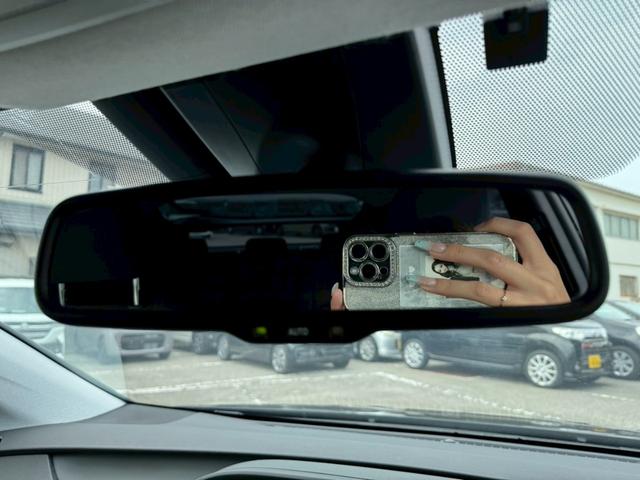 プリウス Ｓセーフティプラス　純正９インチナビ・テレビ・Ｂｌｕｅｔｏｏｔｈ・ＦＭ・バックカメラ・ＥＴＣ車載器・クルーズコントロール・ステアリングリモコン・プッシュスタート・スマートキー・ＬＥＤヘッドライト・ヘッドアップディスプレイ（43枚目）