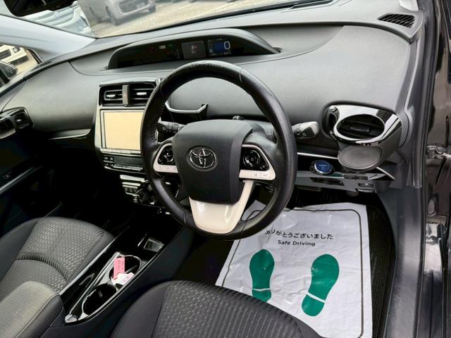 プリウス Ｓセーフティプラス　純正９インチナビ・テレビ・Ｂｌｕｅｔｏｏｔｈ・ＦＭ・バックカメラ・ＥＴＣ車載器・クルーズコントロール・ステアリングリモコン・プッシュスタート・スマートキー・ＬＥＤヘッドライト・ヘッドアップディスプレイ（47枚目）