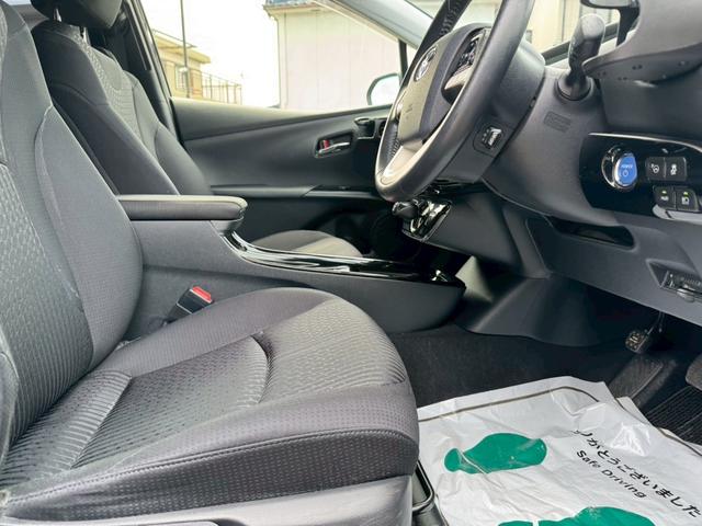 プリウス Ｓセーフティプラス　純正９インチナビ・テレビ・Ｂｌｕｅｔｏｏｔｈ・ＦＭ・バックカメラ・ＥＴＣ車載器・クルーズコントロール・ステアリングリモコン・プッシュスタート・スマートキー・ＬＥＤヘッドライト・ヘッドアップディスプレイ（51枚目）