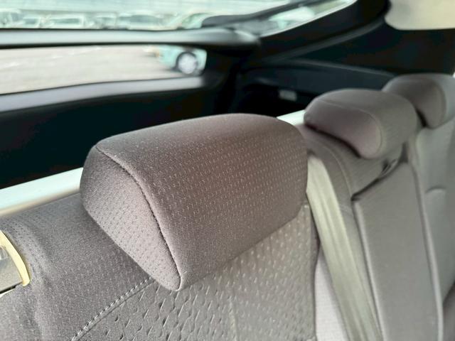 プリウス Ｓセーフティプラス　純正９インチナビ・テレビ・Ｂｌｕｅｔｏｏｔｈ・ＦＭ・バックカメラ・ＥＴＣ車載器・クルーズコントロール・ステアリングリモコン・プッシュスタート・スマートキー・ＬＥＤヘッドライト・ヘッドアップディスプレイ（54枚目）