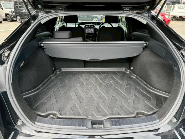 プリウス Ｓセーフティプラス　純正９インチナビ・テレビ・Ｂｌｕｅｔｏｏｔｈ・ＦＭ・バックカメラ・ＥＴＣ車載器・クルーズコントロール・ステアリングリモコン・プッシュスタート・スマートキー・ＬＥＤヘッドライト・ヘッドアップディスプレイ（59枚目）