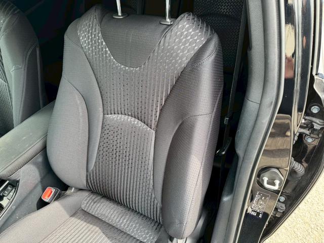プリウス Ｓセーフティプラス　純正９インチナビ・テレビ・Ｂｌｕｅｔｏｏｔｈ・ＦＭ・バックカメラ・ＥＴＣ車載器・クルーズコントロール・ステアリングリモコン・プッシュスタート・スマートキー・ＬＥＤヘッドライト・ヘッドアップディスプレイ（69枚目）