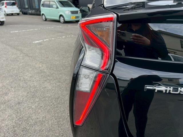 プリウス Ｓセーフティプラス　純正ナビ・テレビ・Ｂｌｕｅｔｏｏｔｈ・バックカメラ・ＣＤ・ＤＶＤ・ＥＴＣ車載器・クルーズコントロール・アドバンストパークシステム・衝突軽減ブレーキ・横滑り防止装置・プッシュスタート・ＬＥＤヘッドライト（25枚目）