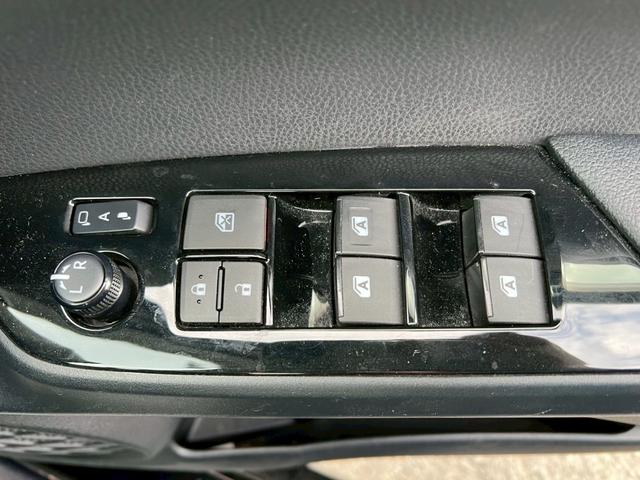 プリウス Ｓセーフティプラス　純正ナビ・テレビ・Ｂｌｕｅｔｏｏｔｈ・バックカメラ・ＣＤ・ＤＶＤ・ＥＴＣ車載器・クルーズコントロール・アドバンストパークシステム・衝突軽減ブレーキ・横滑り防止装置・プッシュスタート・ＬＥＤヘッドライト（30枚目）
