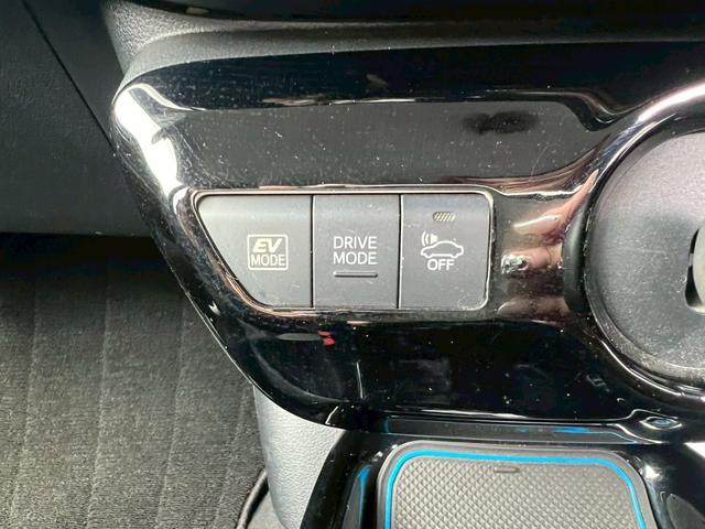 プリウス Ｓセーフティプラス　純正ナビ・ＴＶ・Ｂｌｕｅｔｏｏｔｈ・ＦＭ・ＥＴＣ車載器・クルーズコントロール・ステアリングリモコン・プッシュスタート・スマートキー・インテリジェントパーキング・横滑り防止措置・ヘッドアップディスプレイ（12枚目）