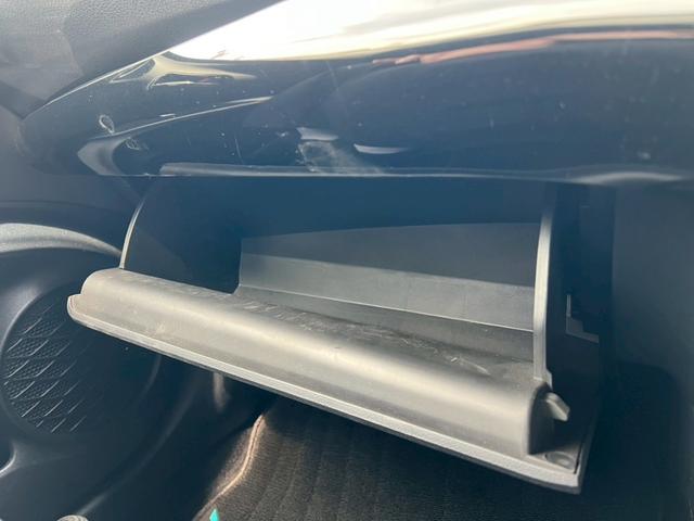 プリウス Ｓセーフティプラス　純正ナビ・ＴＶ・Ｂｌｕｅｔｏｏｔｈ・ＦＭ・ＥＴＣ車載器・クルーズコントロール・ステアリングリモコン・プッシュスタート・スマートキー・インテリジェントパーキング・横滑り防止措置・ヘッドアップディスプレイ（45枚目）
