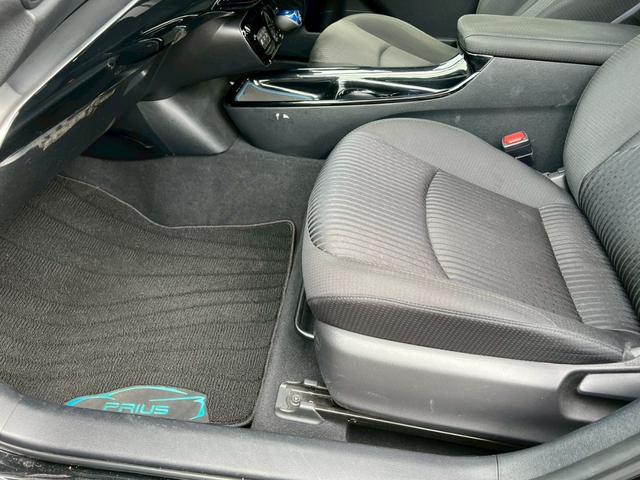 プリウス Ｓセーフティプラス　純正ナビ・ＴＶ・Ｂｌｕｅｔｏｏｔｈ・ＦＭ・ＥＴＣ車載器・クルーズコントロール・ステアリングリモコン・プッシュスタート・スマートキー・インテリジェントパーキング・横滑り防止措置・ヘッドアップディスプレイ（68枚目）