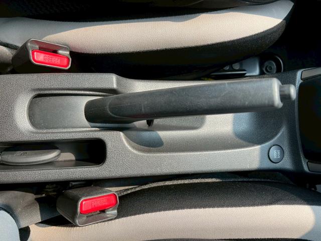 ノート ｅ－パワー　Ｘ　オーディオ・ＦＭ・ＥＴＣ車載器・車両接近通報・衝突軽減ブレーキ・横滑り防止装置・車線逸脱警報・プッシュスタート・スマートキー・ステアリングリモコン・電動格納ミラー・パワーウィンドウ・パワーステアリング（33枚目）