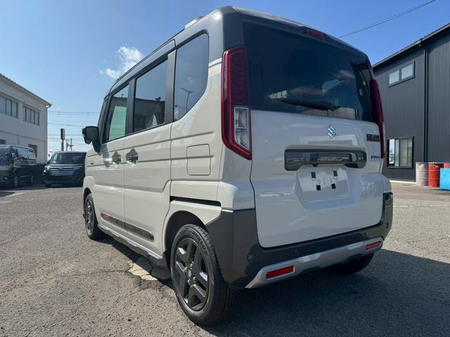 スペーシアギア ハイブリッドＸＺ　グー鑑定書付／届出済未使用車／純９インチナビ／全方位カメラ／衝突軽減ブレーキ／両側パワースライドドア／クルーズコントロール／電子制御パーキングブレーキ／シートヒーター／フルセグＴＶ／Ｂｌｕｅｔｏｏｔｈ（17枚目）