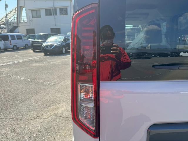 スペーシアギア ハイブリッドＸＺ　グー鑑定書付／届出済未使用車／純９インチナビ／全方位カメラ／衝突軽減ブレーキ／両側パワースライドドア／クルーズコントロール／電子制御パーキングブレーキ／シートヒーター／フルセグＴＶ／Ｂｌｕｅｔｏｏｔｈ（24枚目）