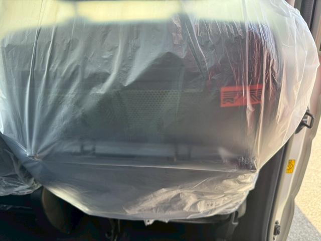 スペーシアギア ハイブリッドＸＺ　グー鑑定書付／届出済未使用車／純９インチナビ／全方位カメラ／衝突軽減ブレーキ／両側パワースライドドア／クルーズコントロール／電子制御パーキングブレーキ／シートヒーター／フルセグＴＶ／Ｂｌｕｅｔｏｏｔｈ（52枚目）