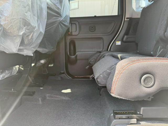 スペーシアギア ハイブリッドＸＺ　グー鑑定書付／届出済未使用車／純９インチナビ／全方位カメラ／衝突軽減ブレーキ／両側パワースライドドア／クルーズコントロール／電子制御パーキングブレーキ／シートヒーター／フルセグＴＶ／Ｂｌｕｅｔｏｏｔｈ（64枚目）