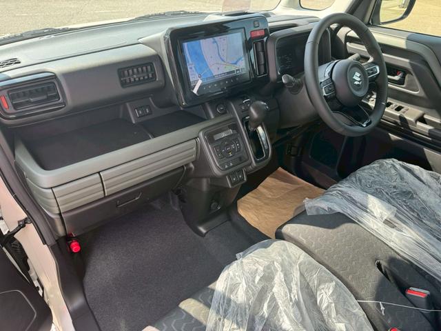 スペーシアギア ハイブリッドＸＺ　グー鑑定書付／届出済未使用車／純９インチナビ／全方位カメラ／衝突軽減ブレーキ／両側パワースライドドア／クルーズコントロール／電子制御パーキングブレーキ／シートヒーター／フルセグＴＶ／Ｂｌｕｅｔｏｏｔｈ（65枚目）