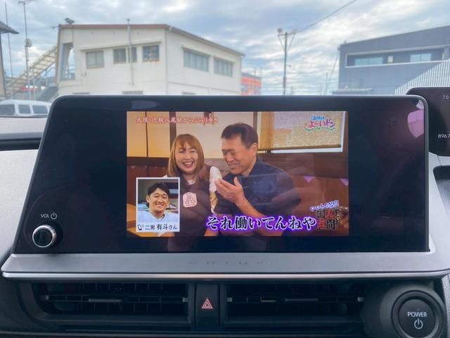 プリウス Ｚ　グー鑑定書／純正１２インチディスプレイオーディオ／全方位カメラ／パノラマルーフ／衝突軽減ブレーキ／ハンドルヒーター／シートヒーター＆クーラー／／パワーシート／ＥＴＣ／フルセグＴＶ／Ｂｌｕｅｔｏｏｔｈ（4枚目）