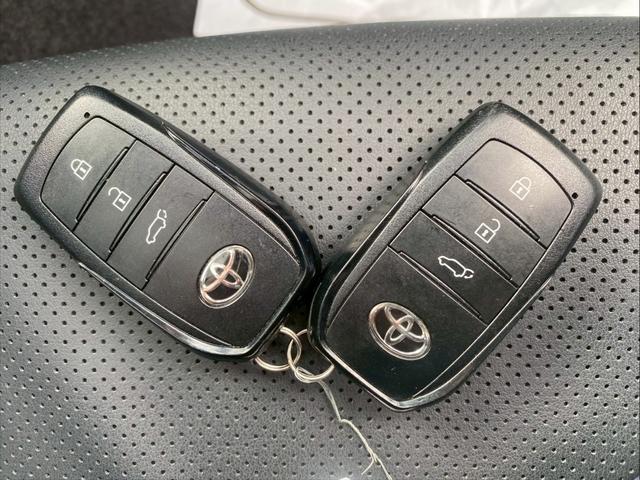 プリウス Ｚ　グー鑑定書／純正１２インチディスプレイオーディオ／全方位カメラ／パノラマルーフ／衝突軽減ブレーキ／ハンドルヒーター／シートヒーター＆クーラー／／パワーシート／ＥＴＣ／フルセグＴＶ／Ｂｌｕｅｔｏｏｔｈ（10枚目）