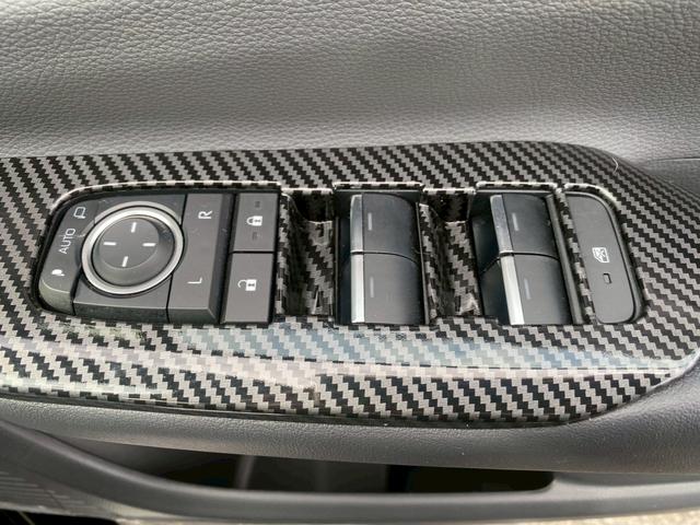 プリウス Ｚ　グー鑑定書／純正１２インチディスプレイオーディオ／全方位カメラ／パノラマルーフ／衝突軽減ブレーキ／ハンドルヒーター／シートヒーター＆クーラー／／パワーシート／ＥＴＣ／フルセグＴＶ／Ｂｌｕｅｔｏｏｔｈ（34枚目）